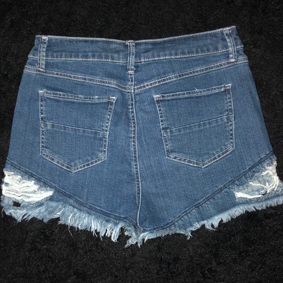 Distressed shorts - Picture 2 of 2